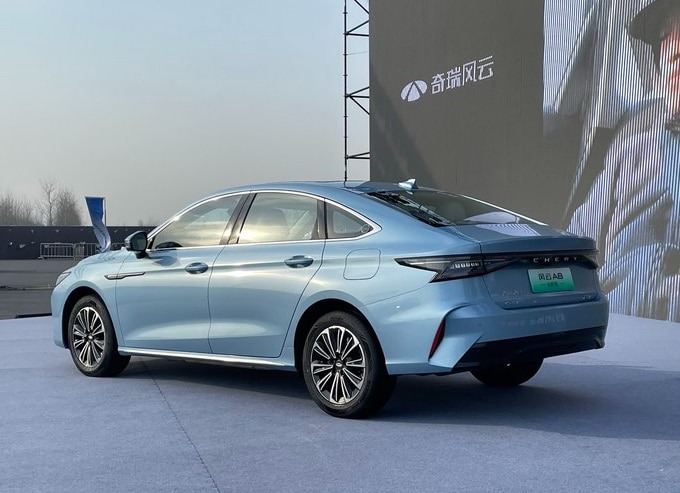 بررسی آریزو 8 برقی (PHEV): مشخصات، قیمت و آینده سدان لوکس چری